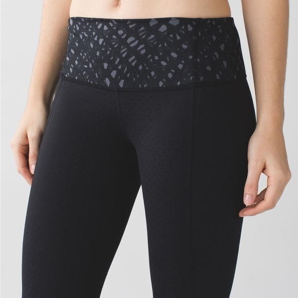Lululemon Gather & Crow Crop II Black Leggings in Sz 4 - Picture 2 of 13